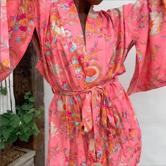 Spell Leo Short Robe - Picture 2 of 7